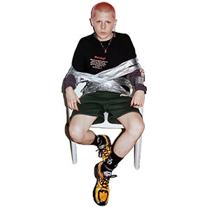 不仅是潮牌
更是潮流艺术品 Vetements 艺术的潮流 Barneys New York