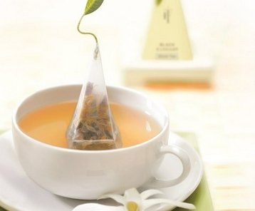 “金字塔”丝质茶包
每杯都变成享受！
 Tea forté 打破袋泡茶规则！ null
