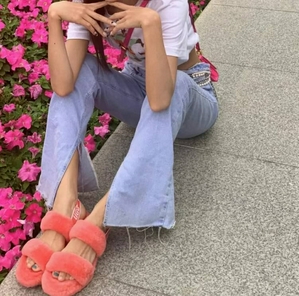 悄悄占据INS的UGG
毛毛拖鞋¥300+起 不可错过的白菜价 null